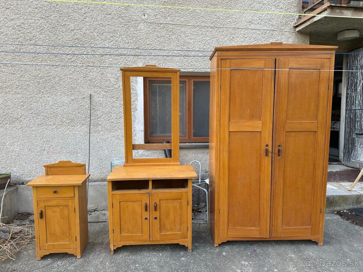 starožitné masívne skrine - 2