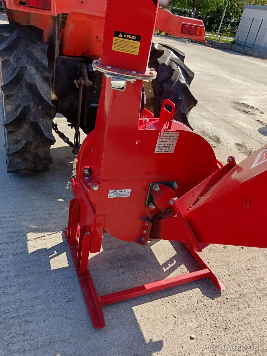 Drvič konárov na traktor - 2