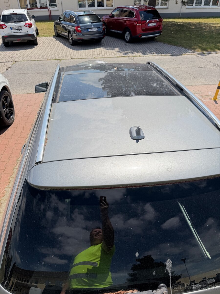 Obhorený motorový priestor MB 350CDI - 2