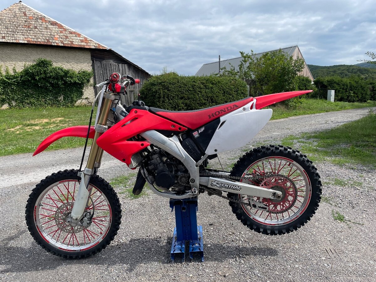 Predám Hondu cr 125 2005