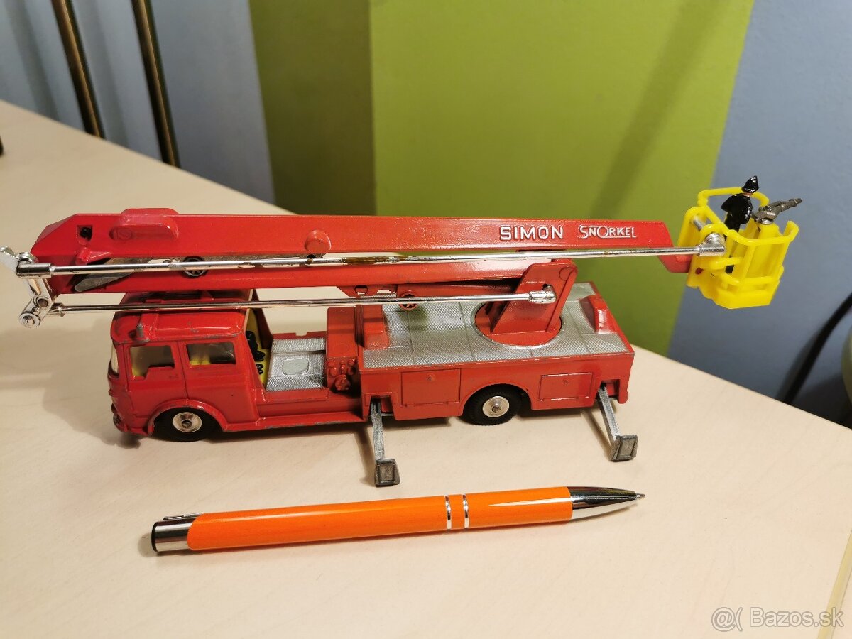 Corgi Major Simon požiarnici - 2