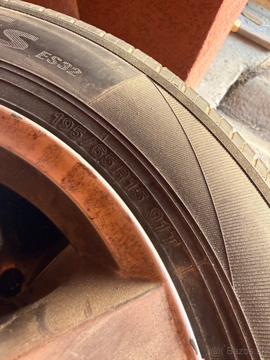 Golf 4 letne pneumatiky + disky - 2