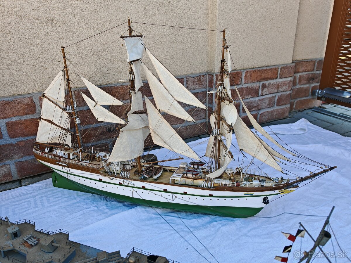 Zbierka modelov drevných lodí - 2