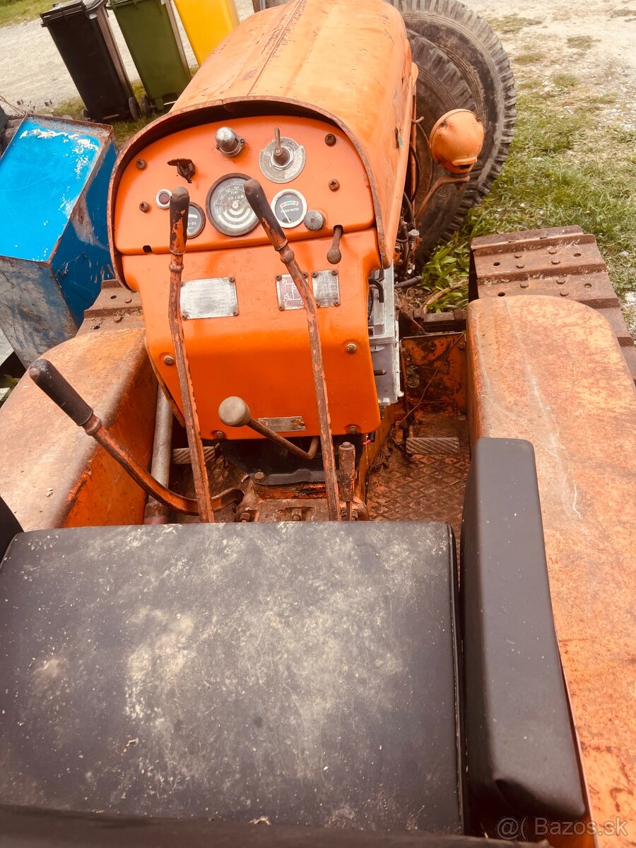 Fiat pásový traktor - 2