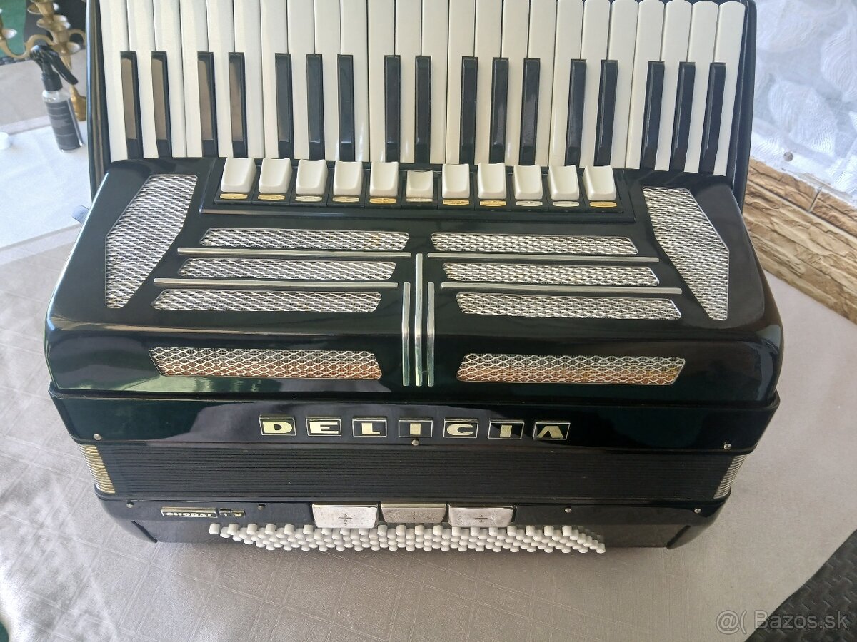 Predám krásny profi.akordeón DELÍCIA CHORAL IV - 2