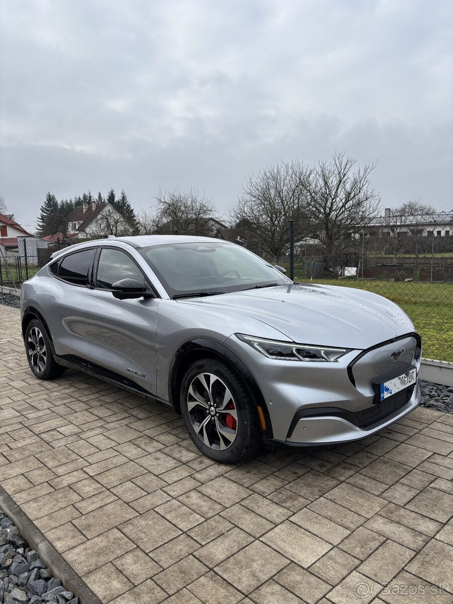 Mustang Mach-E 4x4 ER , 98 KWH , 351 koní odpočet DPH - 2