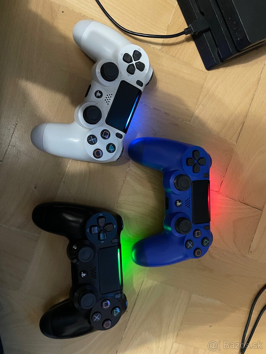 PS4 Pro 1TB + 3 DualShock ovládače + nabíjací stojan + Hry - 2