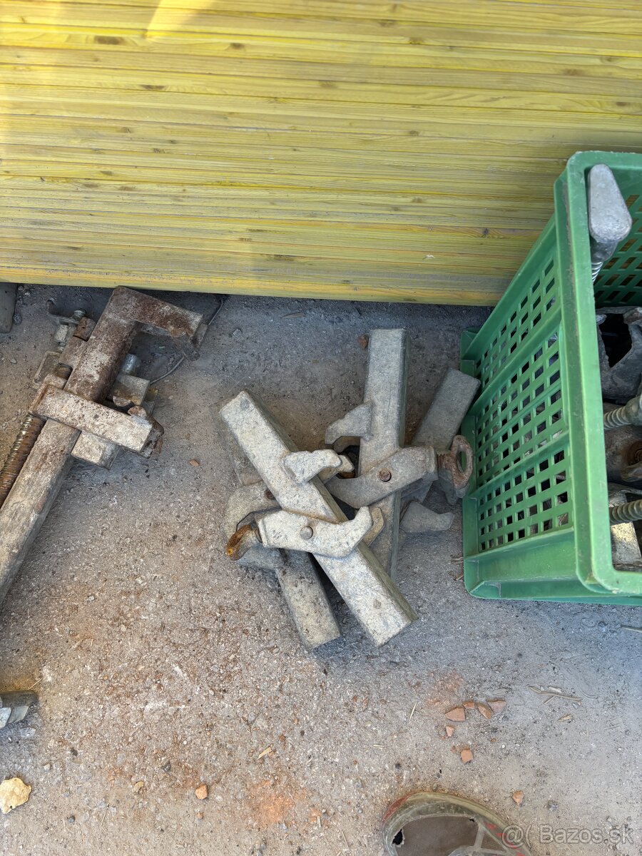 Predám samopaly na stenové debnenia cena 10€/ks - 2