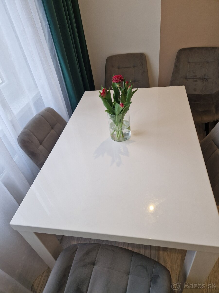 Jedálensky stôl - 2
