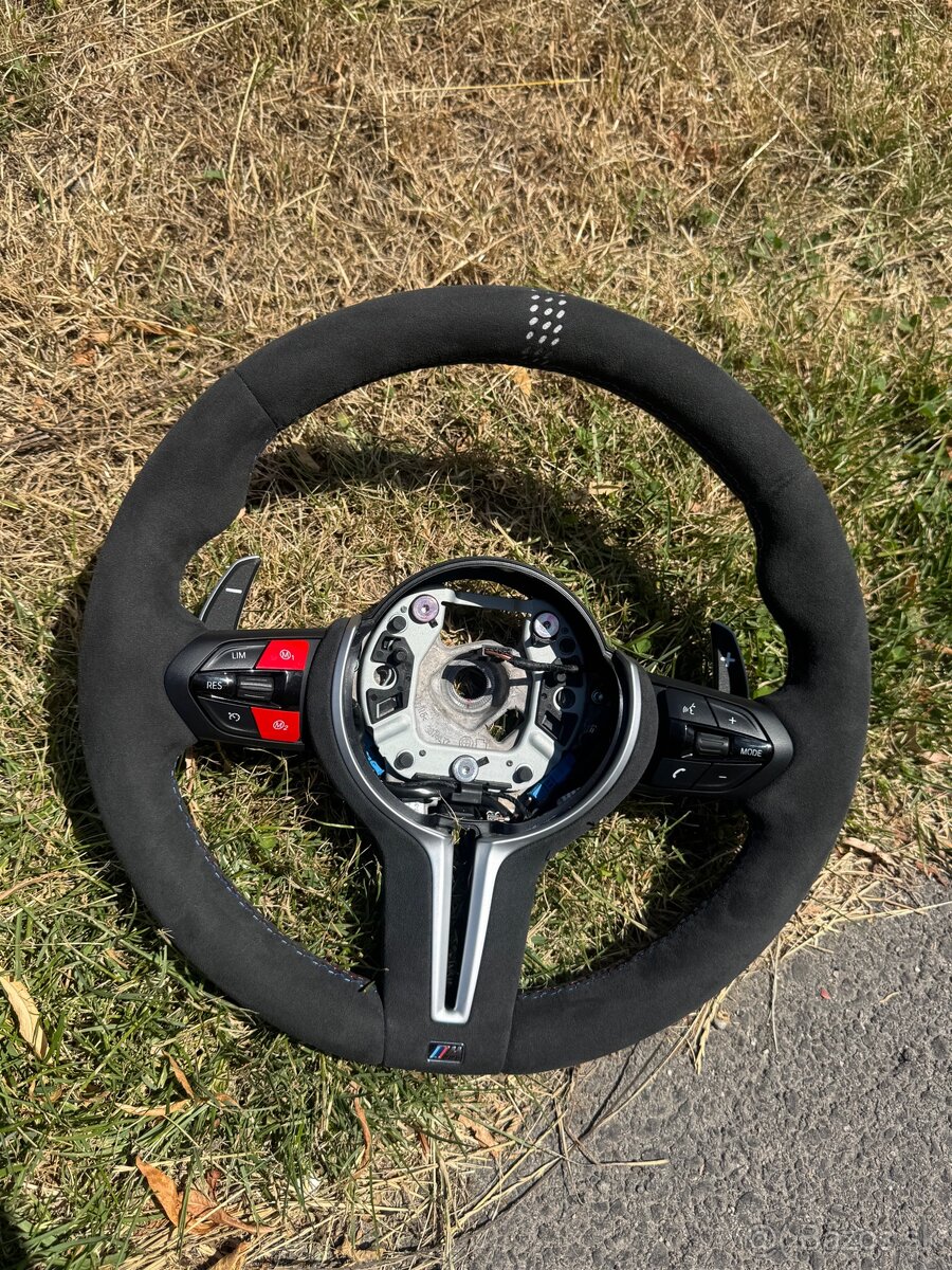BMW Volant F82 M4 - 2