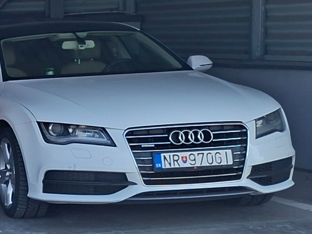 audi A7 r.v. 2012 spoerback. Predná maska origina - 2