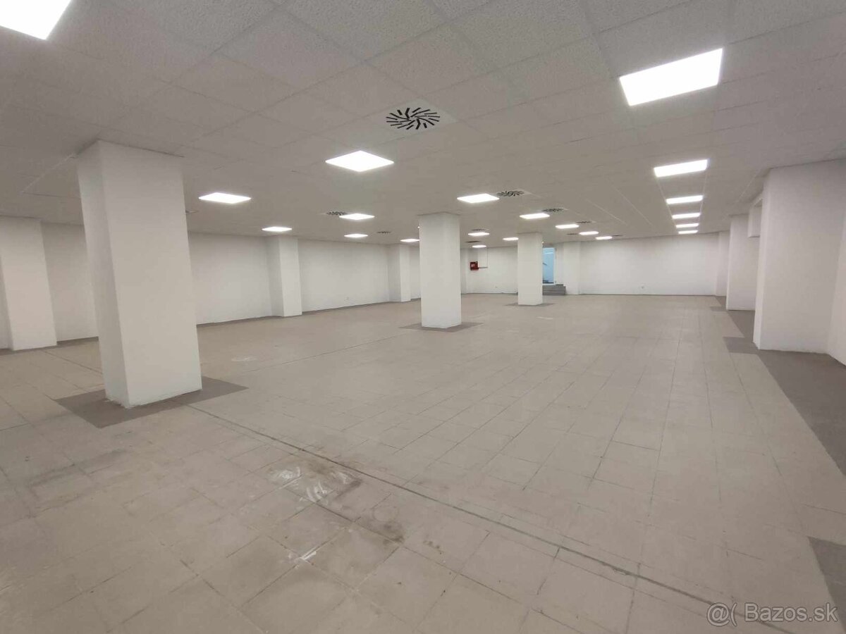 Na prenájom komerčné priestory Levice, 350m,centrum - 2