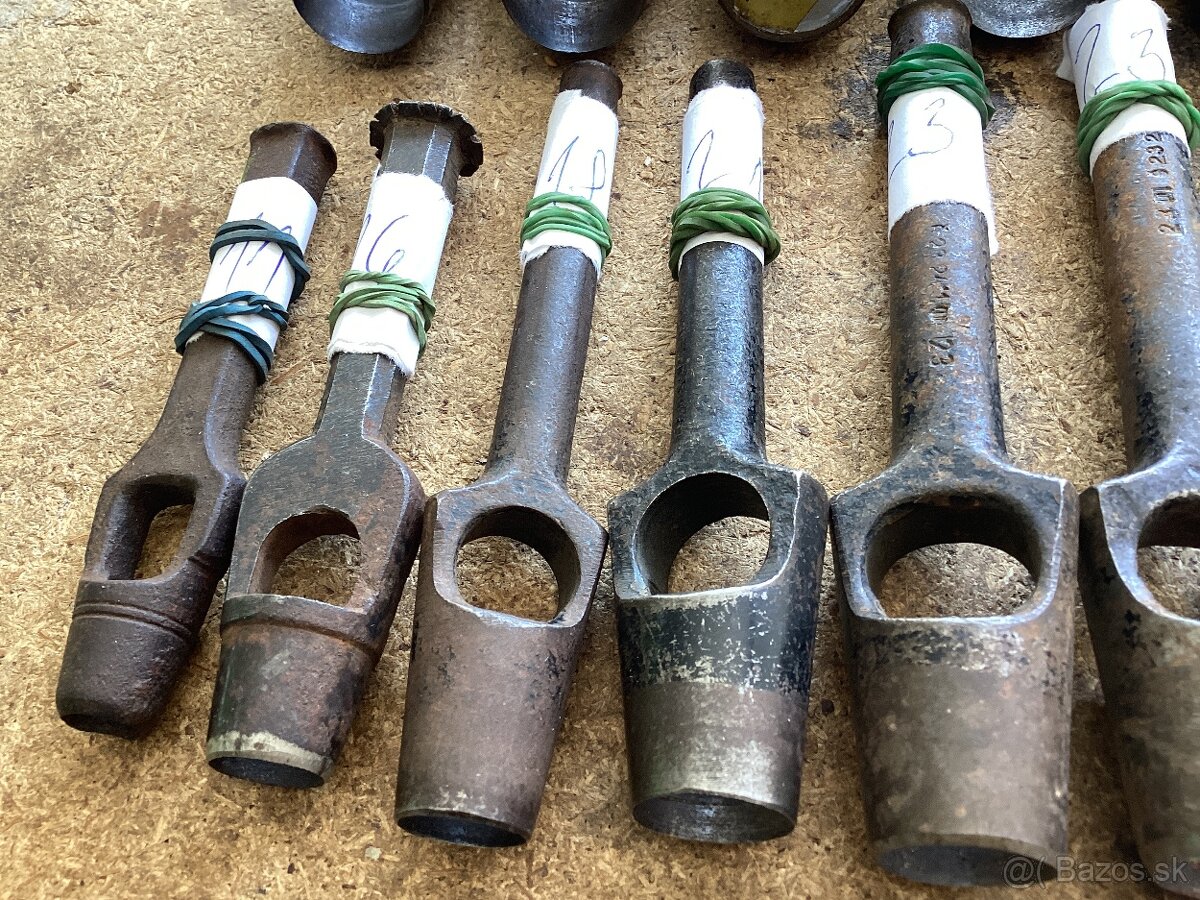 Vysekavace-umel hmota ,koza .. - 2