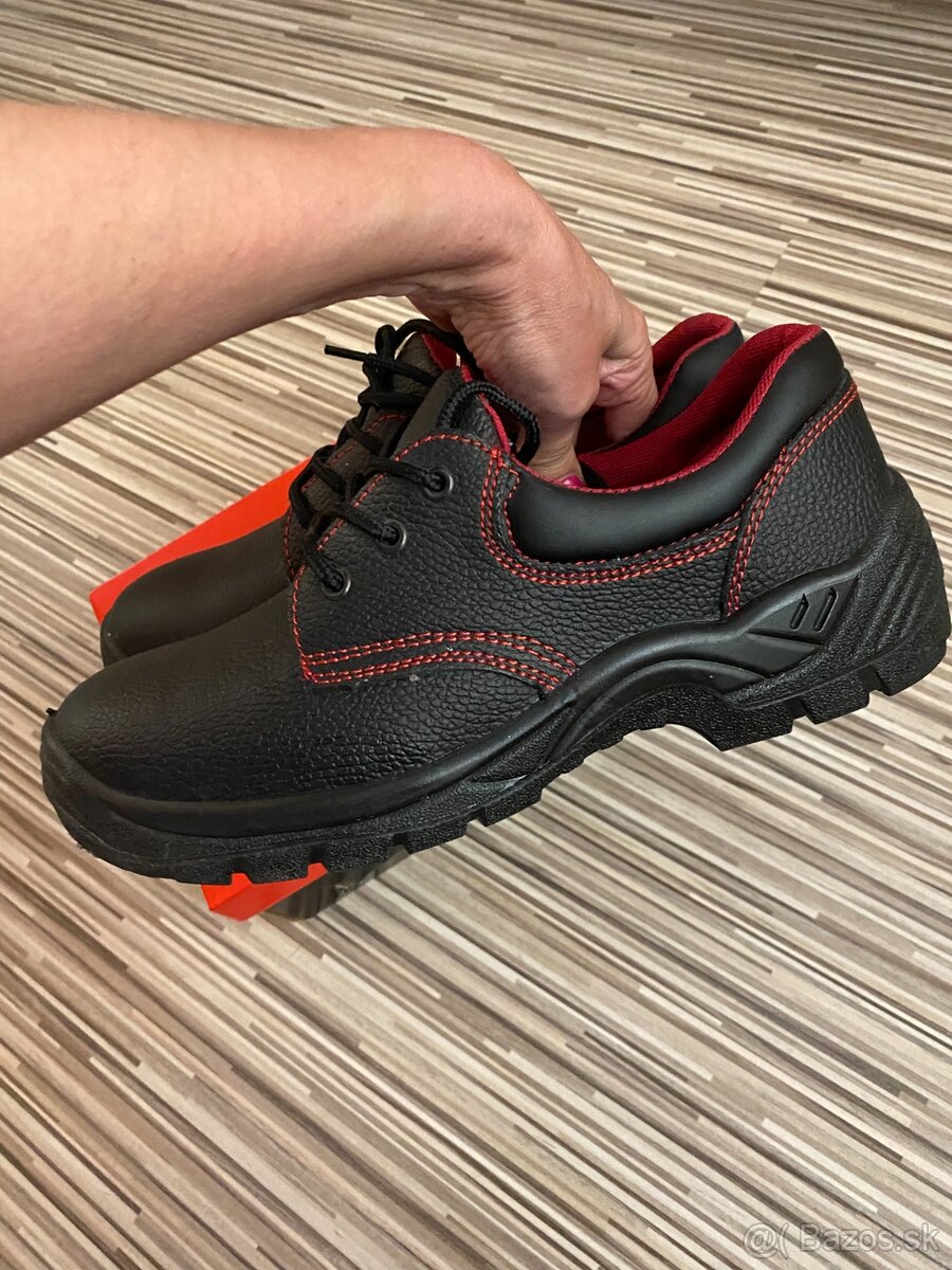 nové pracovné topánky č.42 - 2