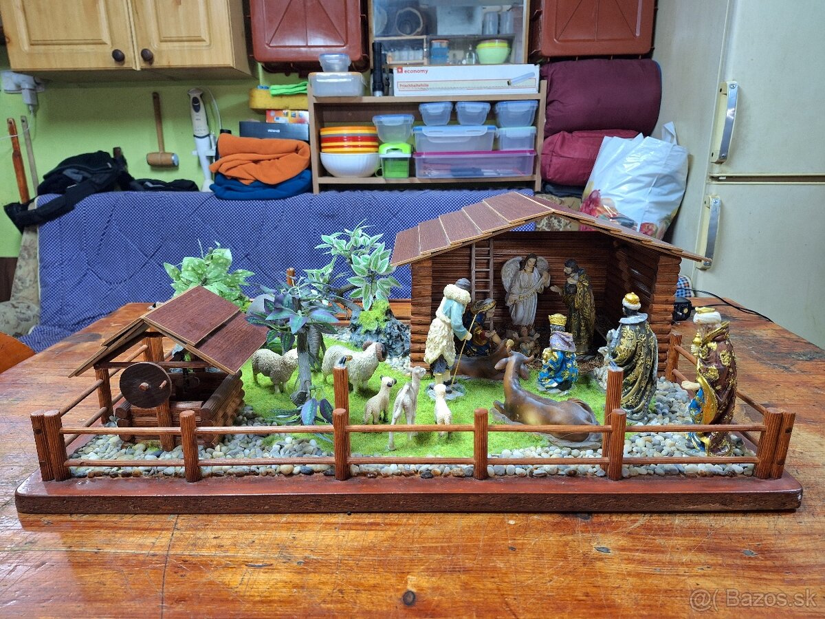 Svietiaci drevený ručne vyrobený betlehem - 2