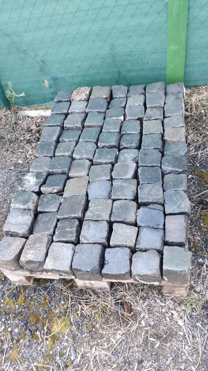 Dokupim mačacie hlavy, čadičove kocky - 2