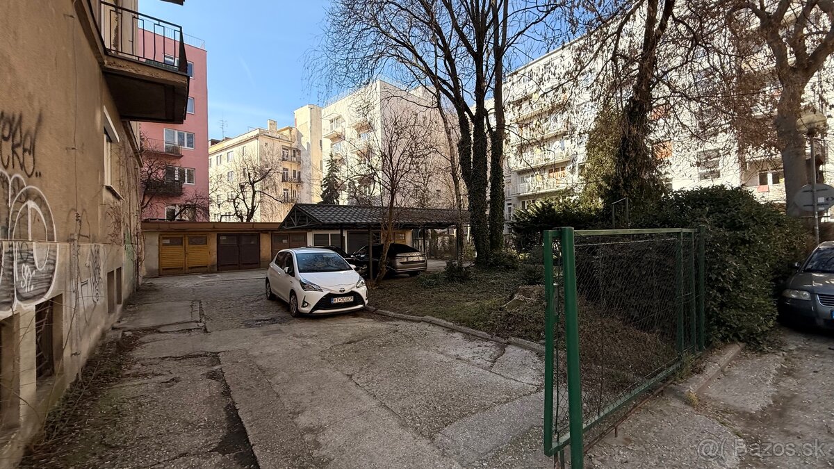 Predám murovanú garáž v absolútnom centre BA - 2