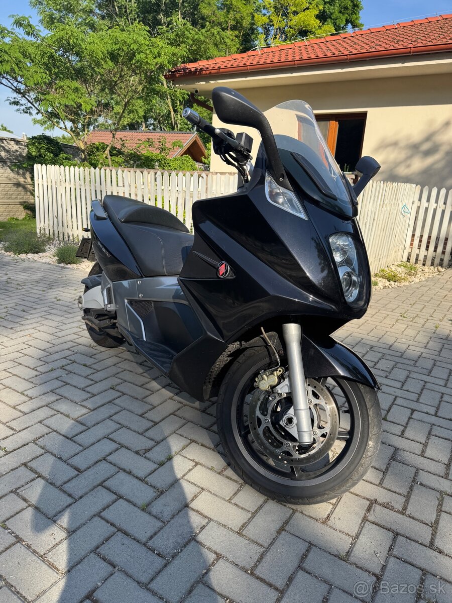 Gilera GP 800 - 2