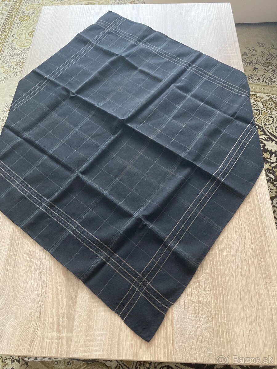 Ľudová  látka 57 x 27 cm a šatky - 2