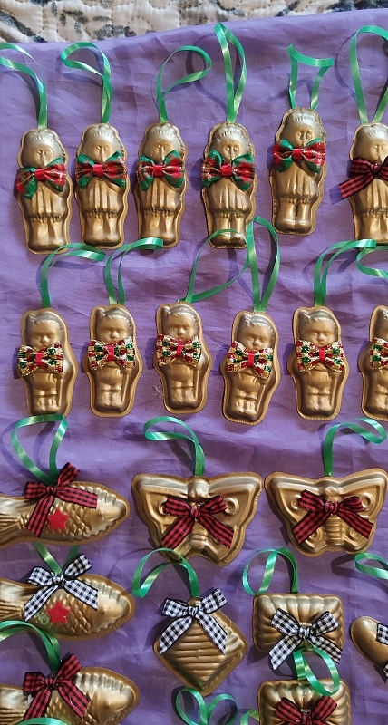 vianočné ozdoby kus 1,30€ - 2