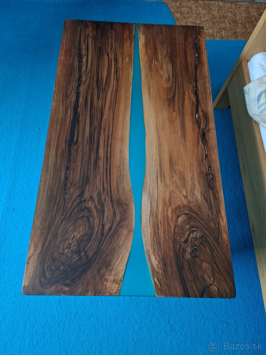 Stôl živicovy - 2