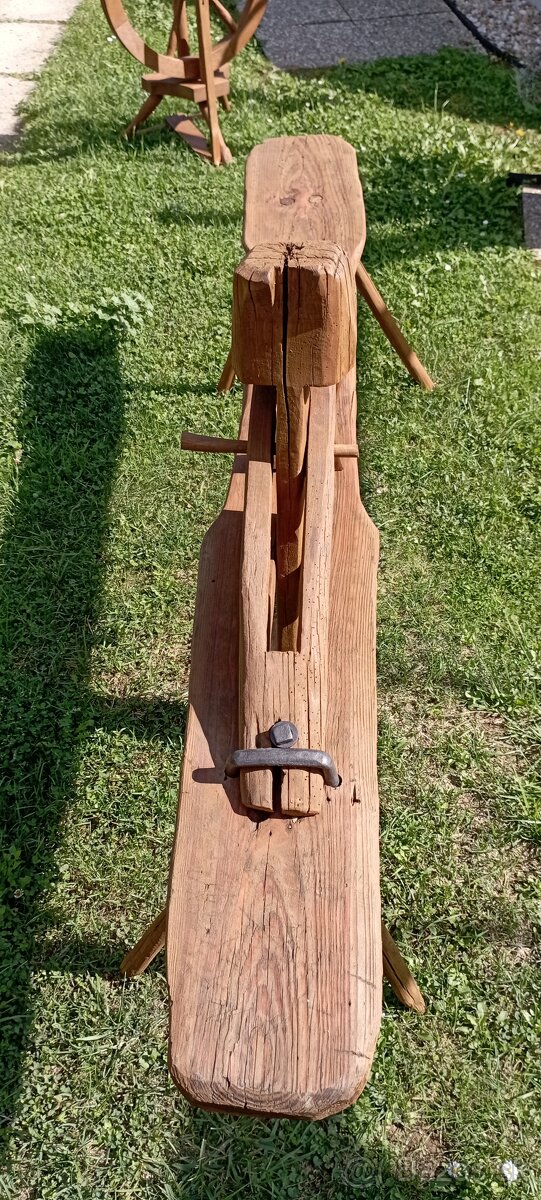 Starý drevený stolec - 2