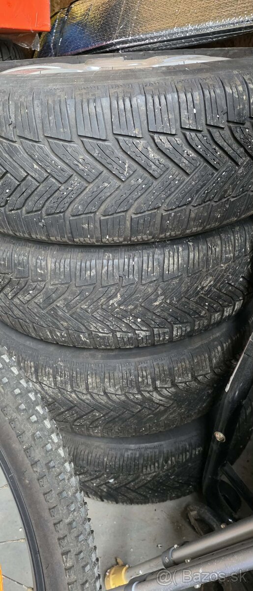 Predám pneu+dsc 195/65 R15 dez 6mm - 2