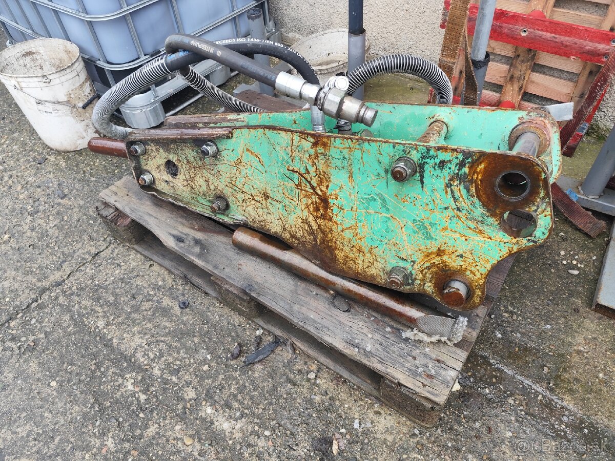 Buracie kladivo na bager, traktorbager. - 2