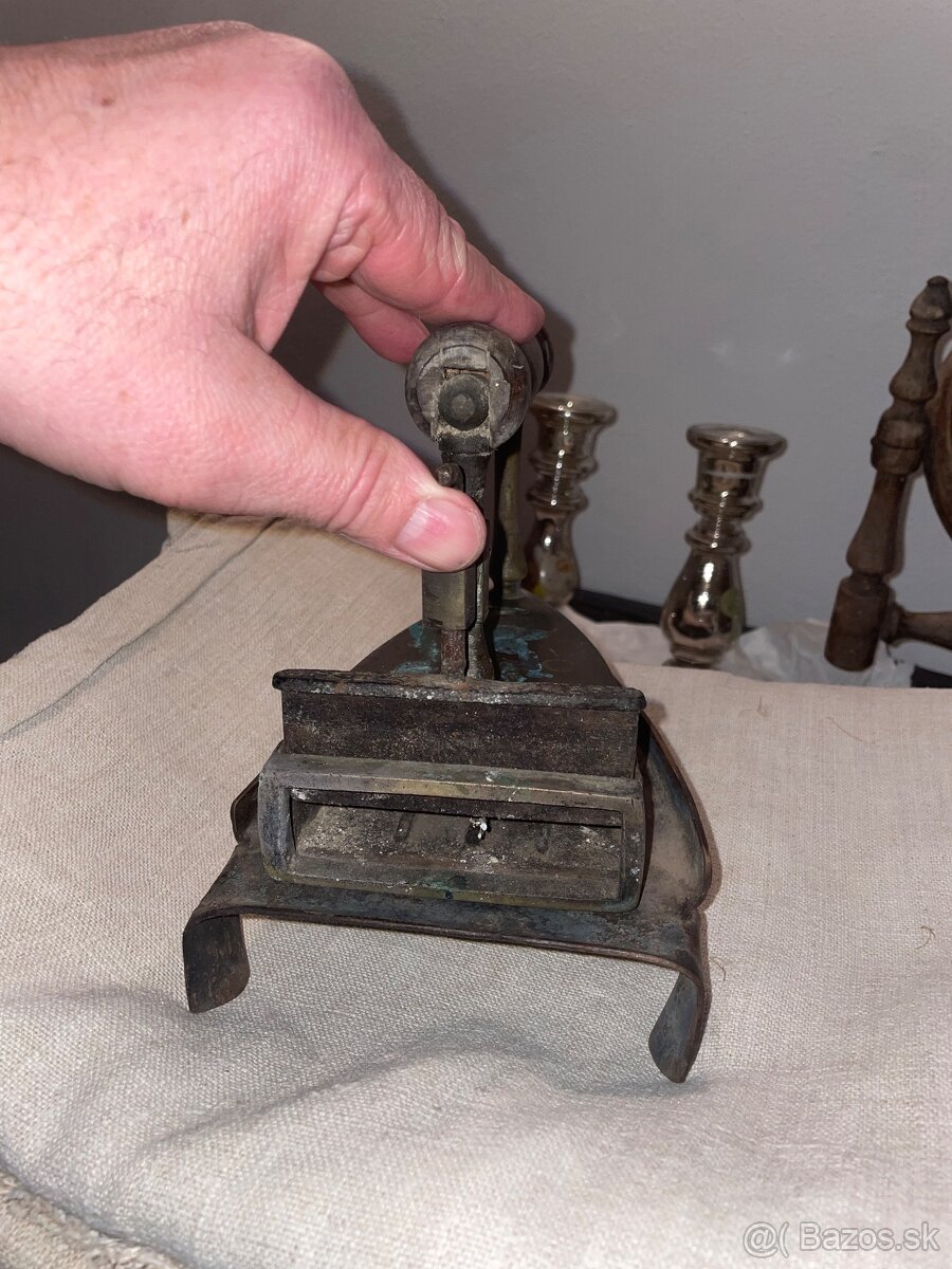 Starožitná žehlička - 2