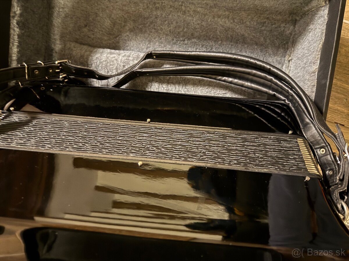 Akordeón Walther Corsar 4 hlas - 2