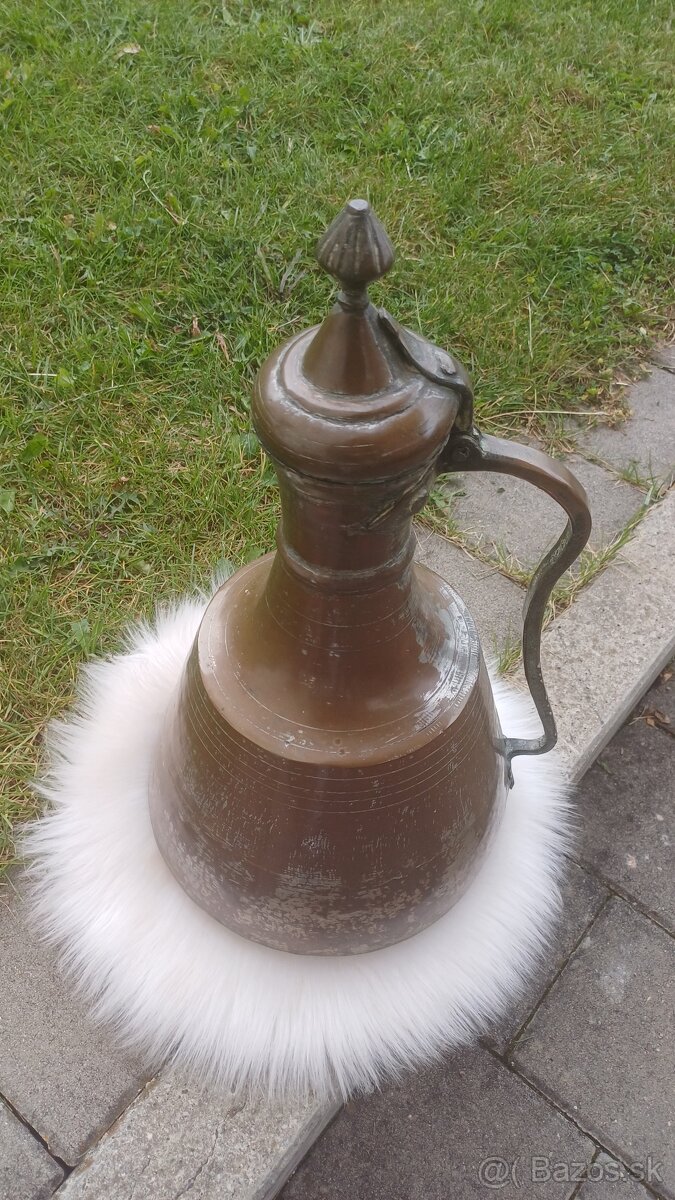 Starý kovový džbán - 2