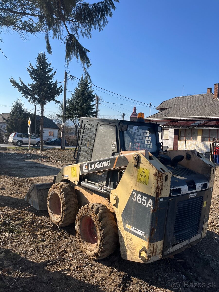 Šmykom riadeny nakladač - 2