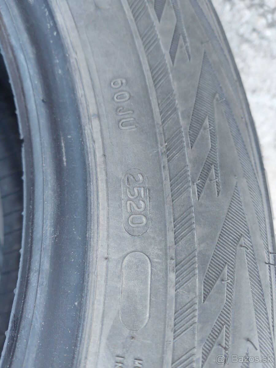 Nokian 215/60 R17 zimné - 2