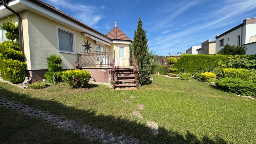 NA PREDAJ 4 izbový rodinný dom Nitrianske Hrnčiarovce - 2