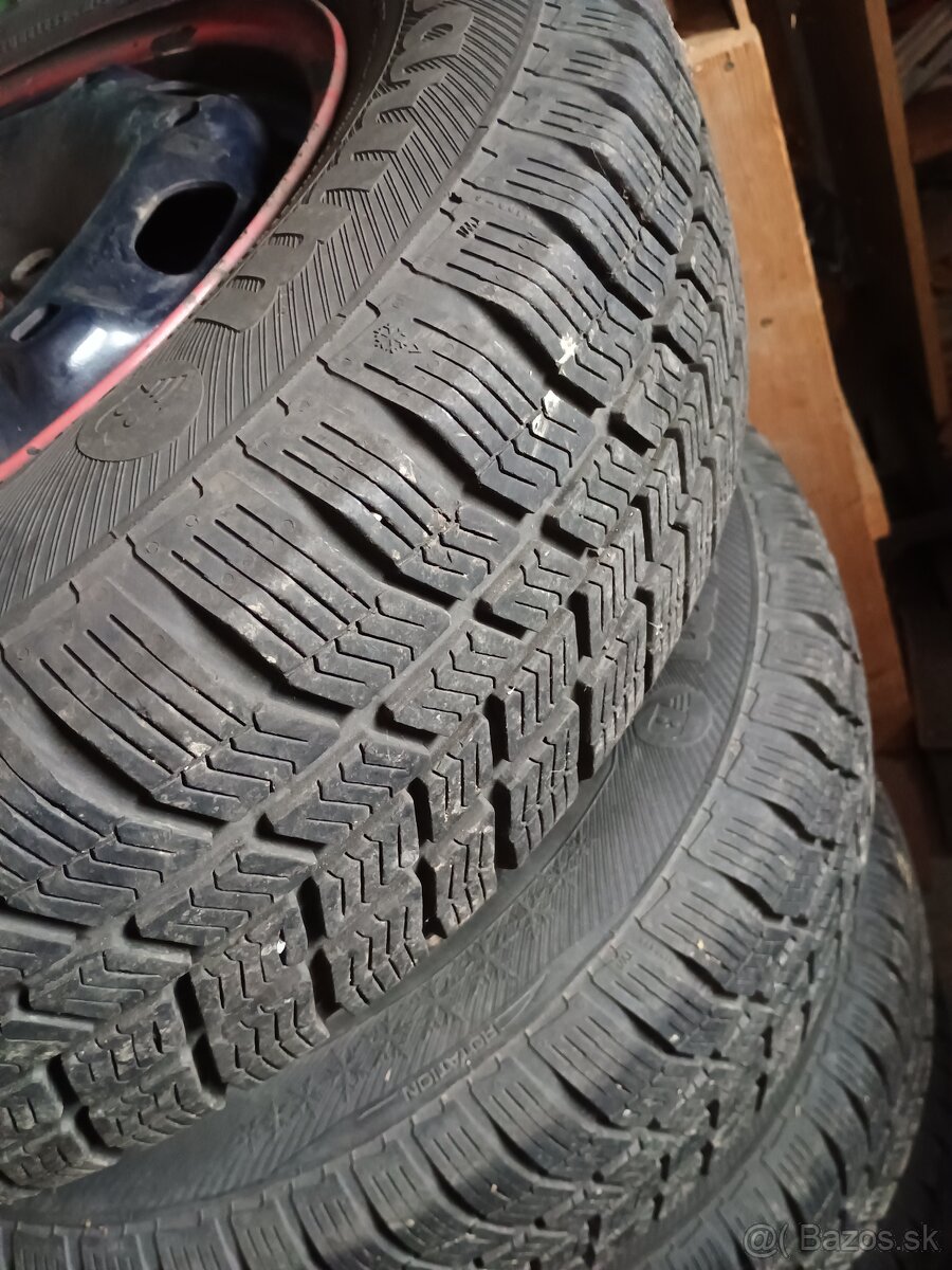 Predám jazdené zimné pneumatiky na kovových diskoch s puklic - 2