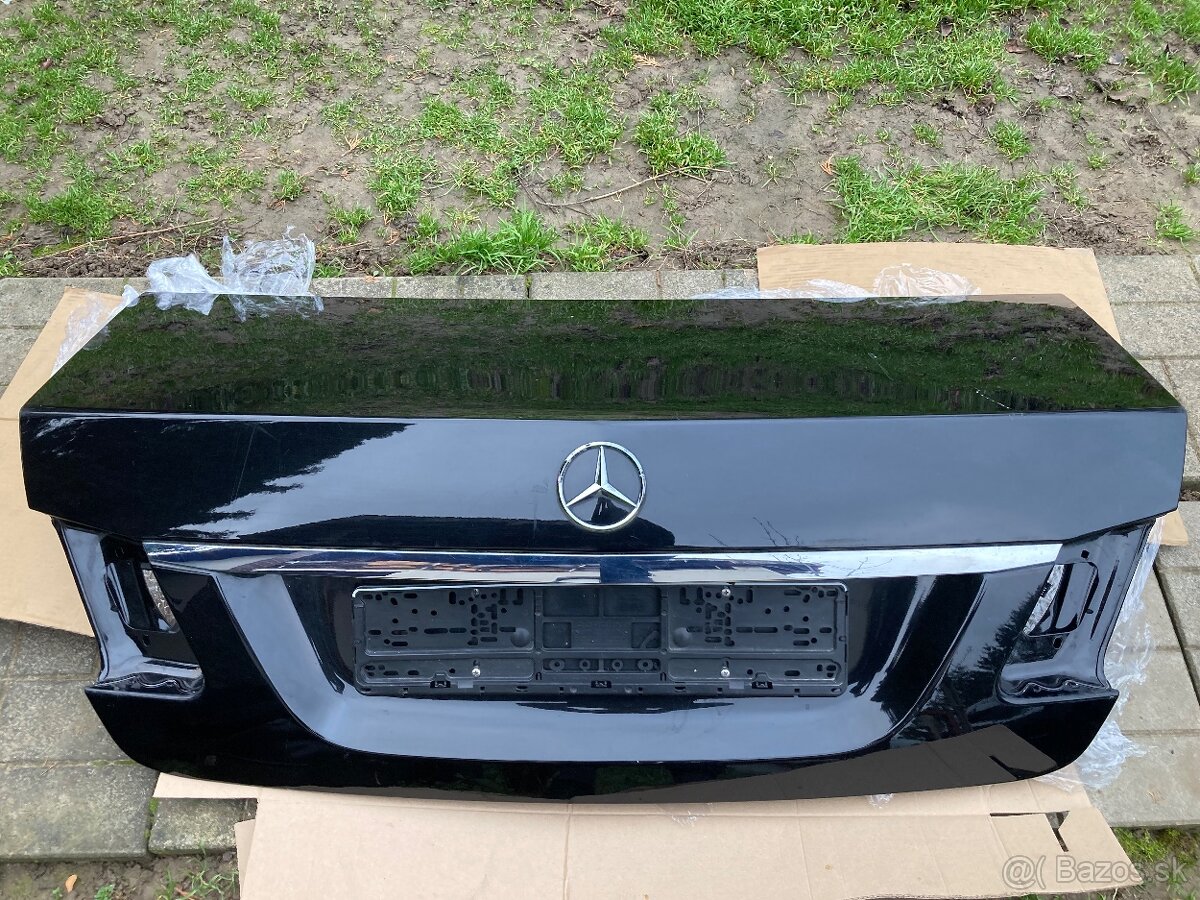 Zadné kufrové dvere na Mercedes w212 - 2