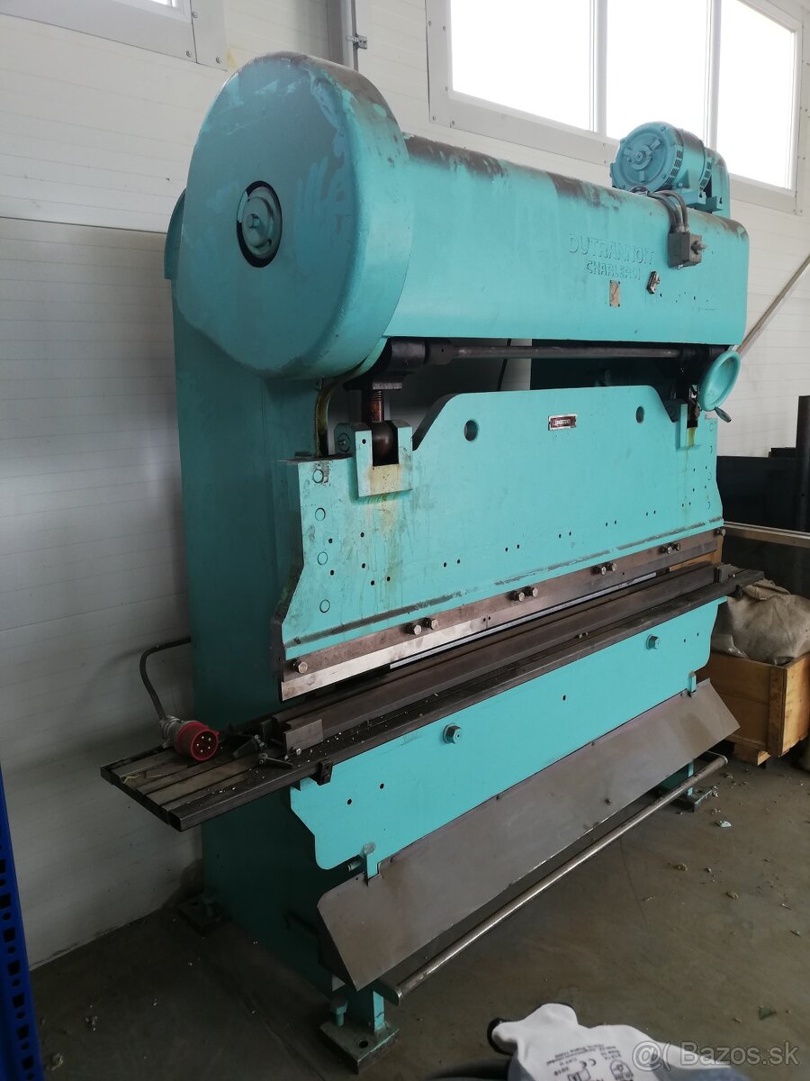 Ohraňovací lis - 2