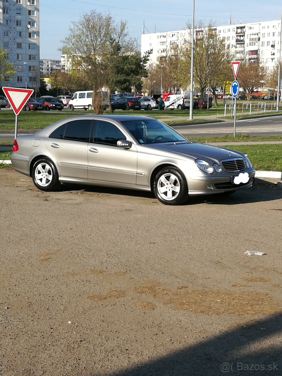 Mercedes Benz E320 V6 4-matic. - 2