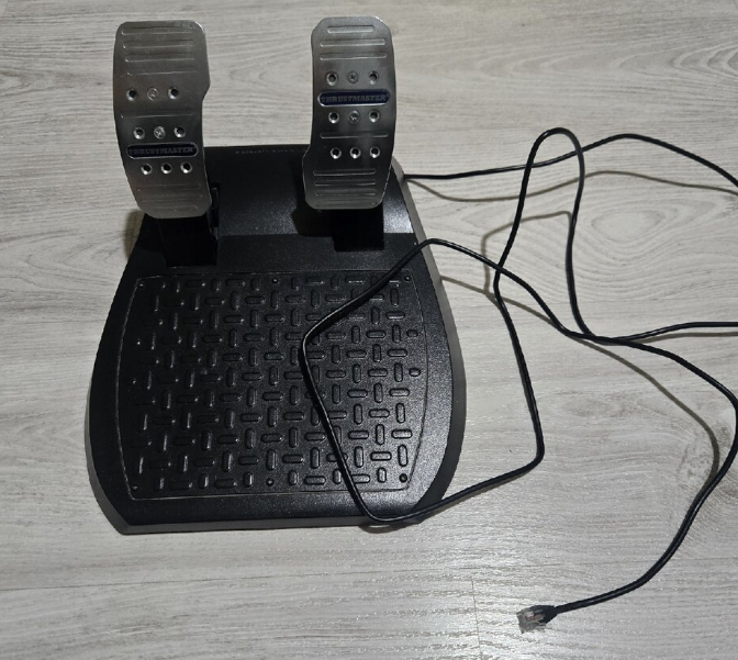 Thrustmaster T300 RS a Ferrari F1 Wheel Add-on - 2