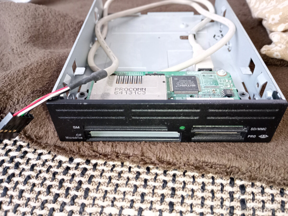 Predám 3,5" A:mechaniky a čítačku kariet SD/MMC, ScanJet - 2