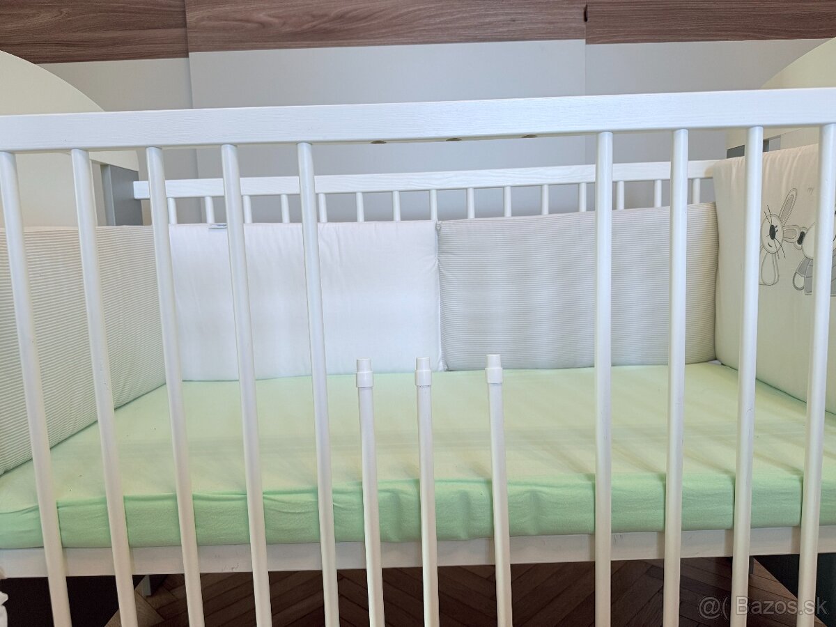 Predám drevenú detskú postielku - 2