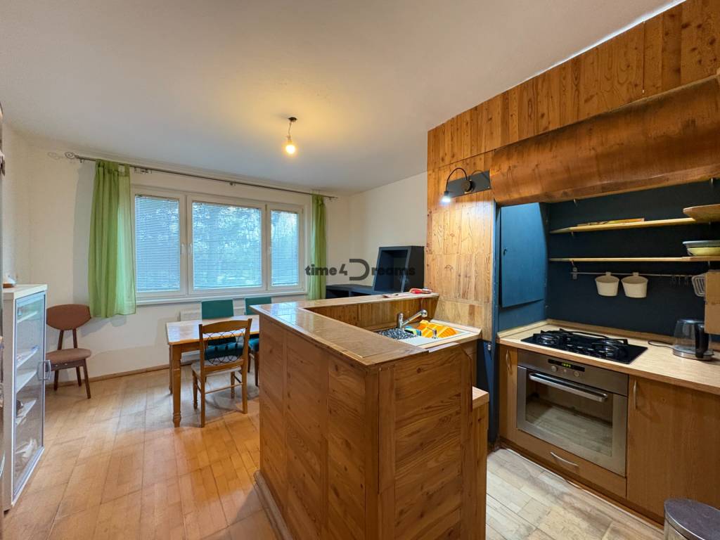 Na predaj: CENTRUM: 3 izb.byt + PIVNICA - 2