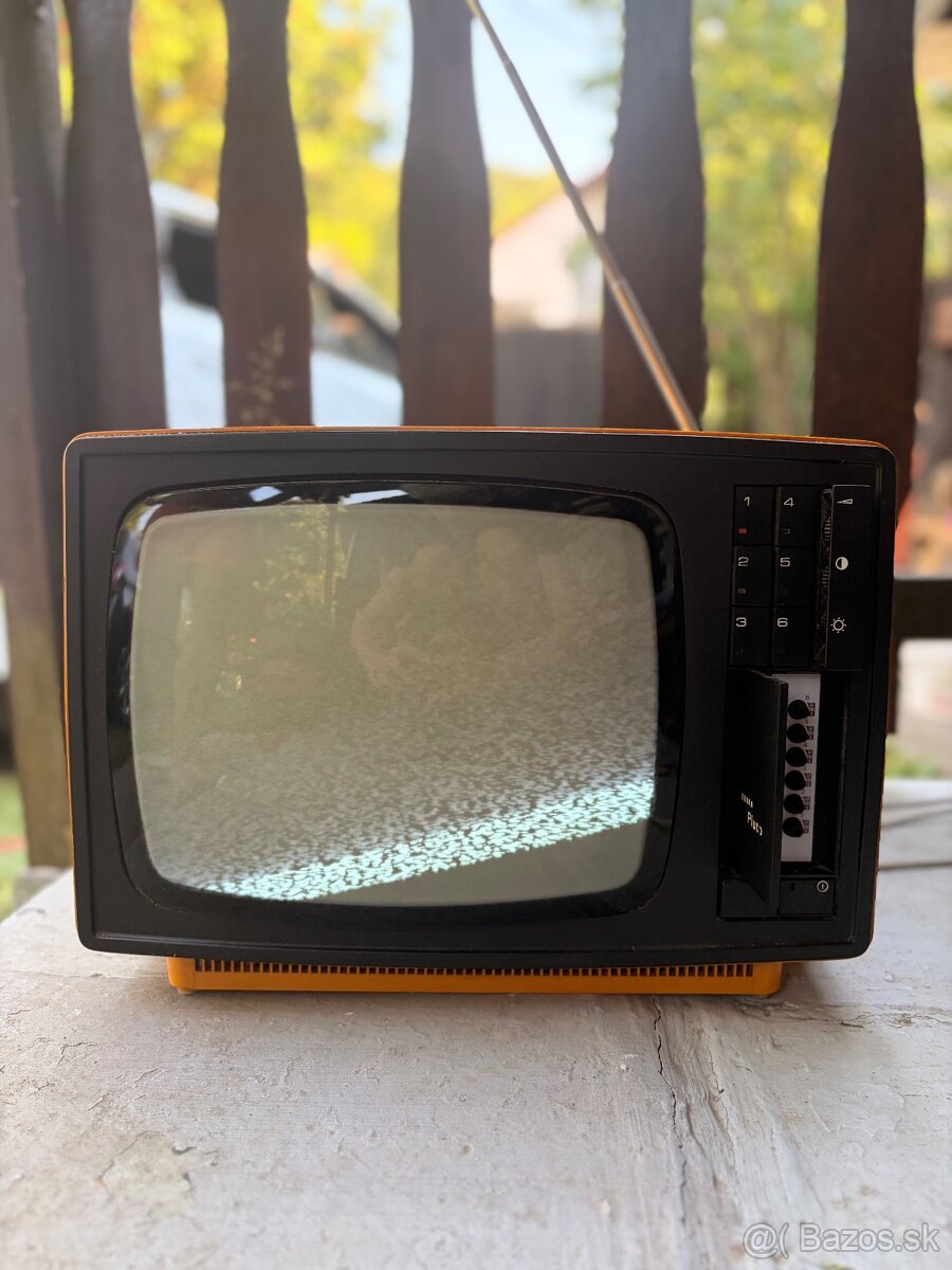 Retro televízor Tesla Pluto - 2