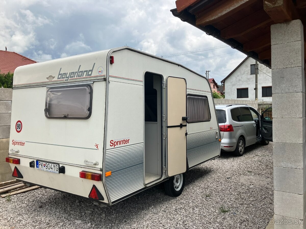 Karavan Beyerland 2038 + predstan + solárny panel - 2