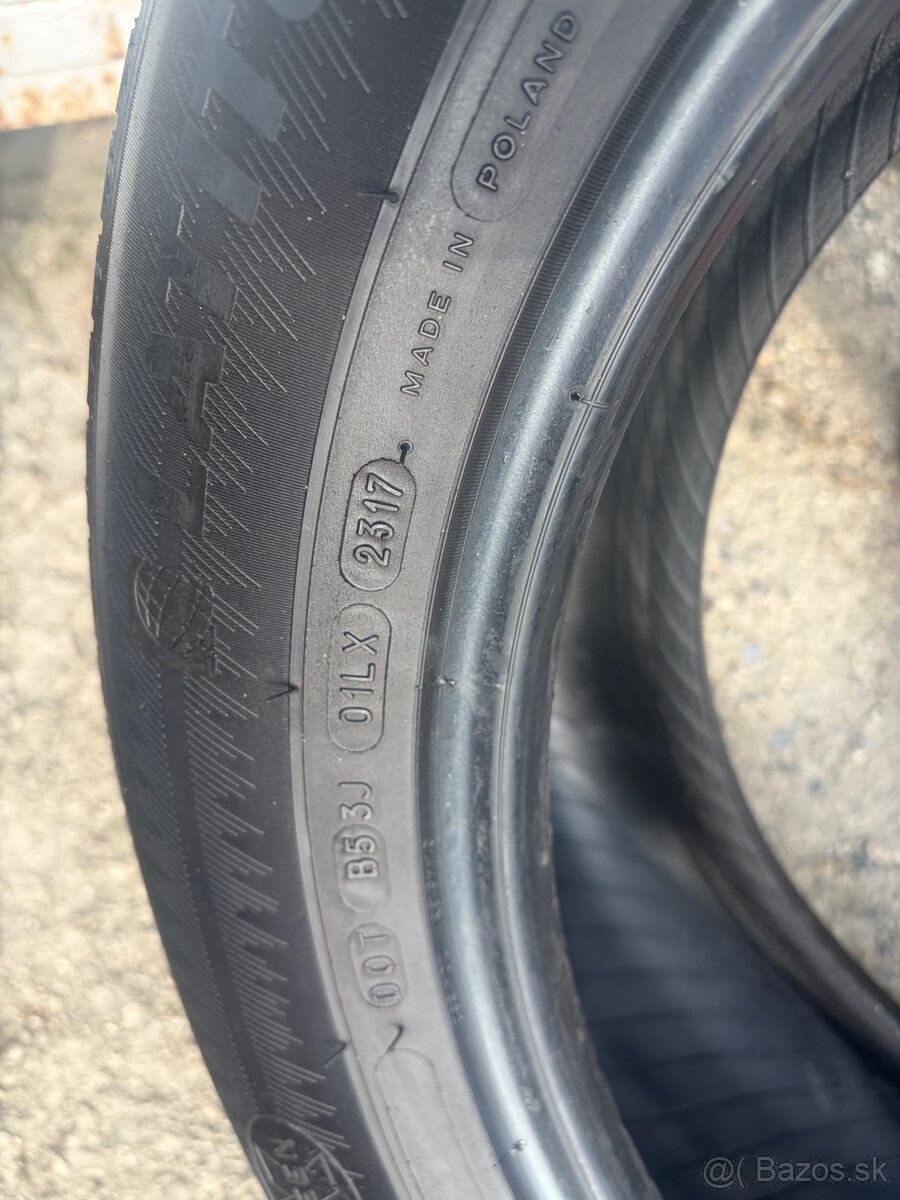 235/55R18 Michelin - 2
