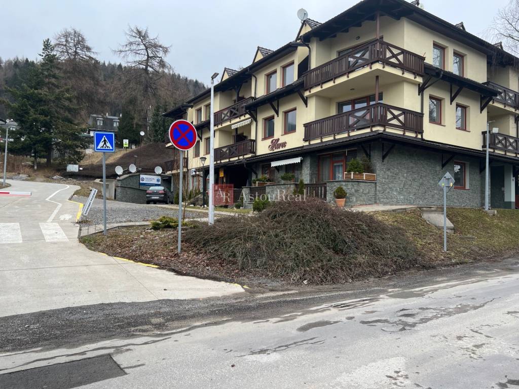 PREDAJ: komerčný priestor 200m2 v centre rekreačného stredis - 2