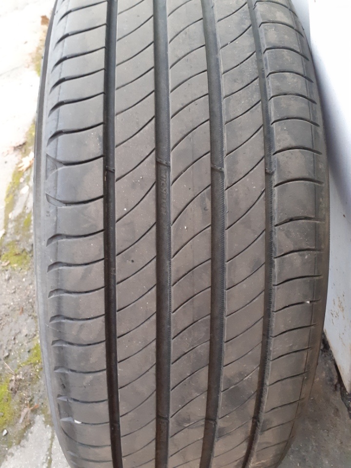 Disky s penuamtikami 235/45R20 - 2