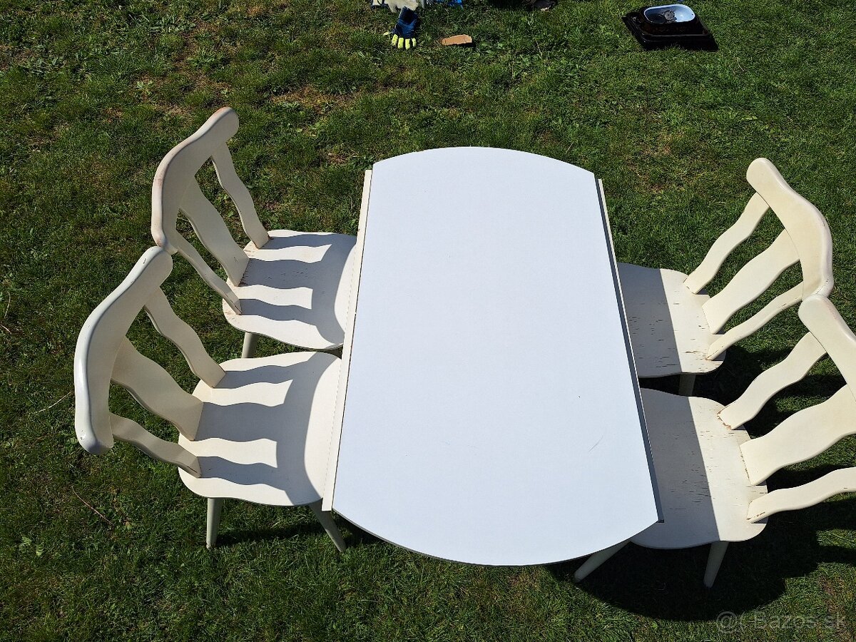 Jedálenský stôl so 4 stoličkami - 2