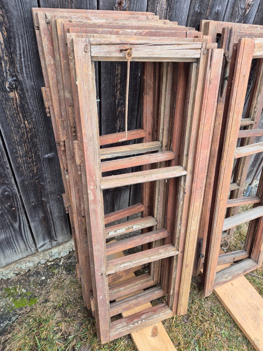 Staré drevené krídla okine - 2