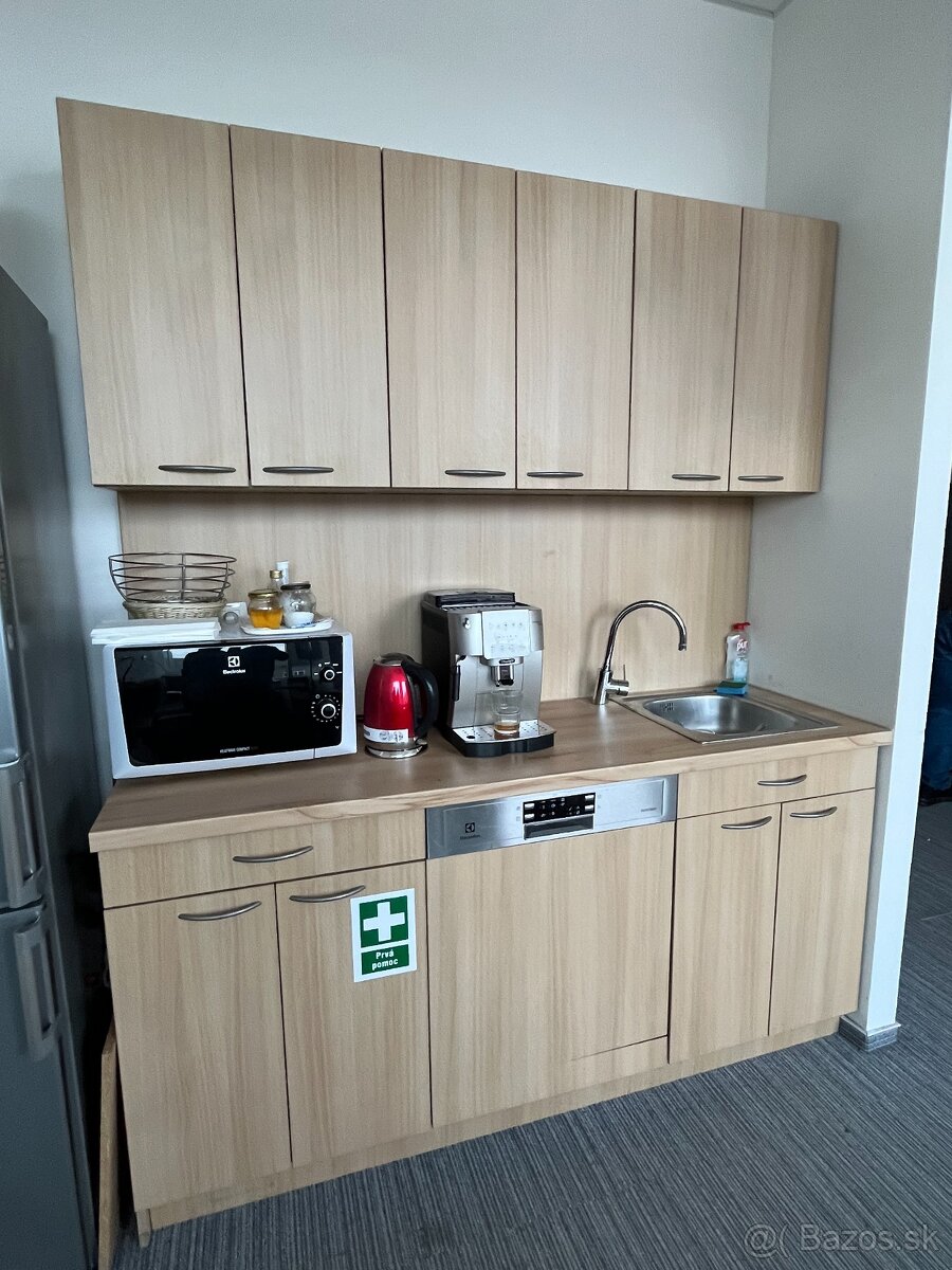 Kancelárska kuchynská linka - 2